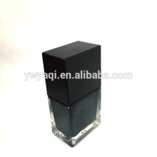 Quadratische Nagellack Flasche mit quadratischen schwarzen Nagellack Kappe